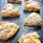 Cream Scones mit Rhabarber