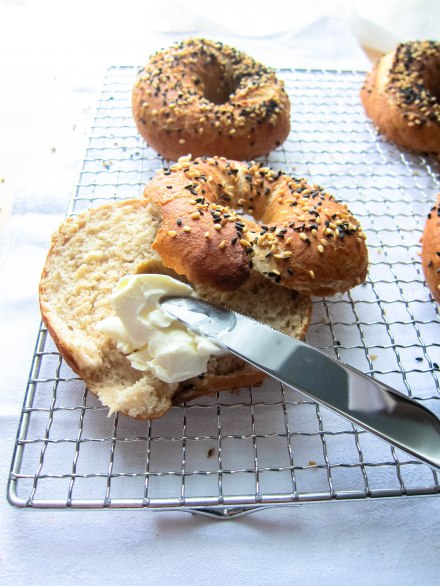 Saurteig-Laugen-Bagels