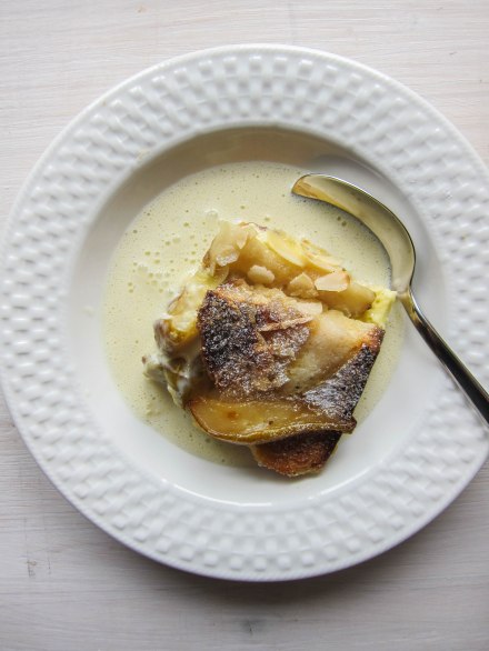 Scheiterhaufen mit Vanillesauce